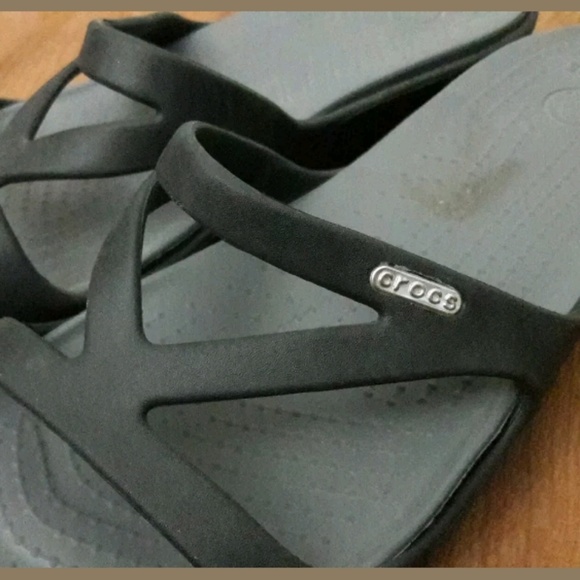 Crocs Women's Black/Gray Wedge Heel Sandals - Picture 4 of 7